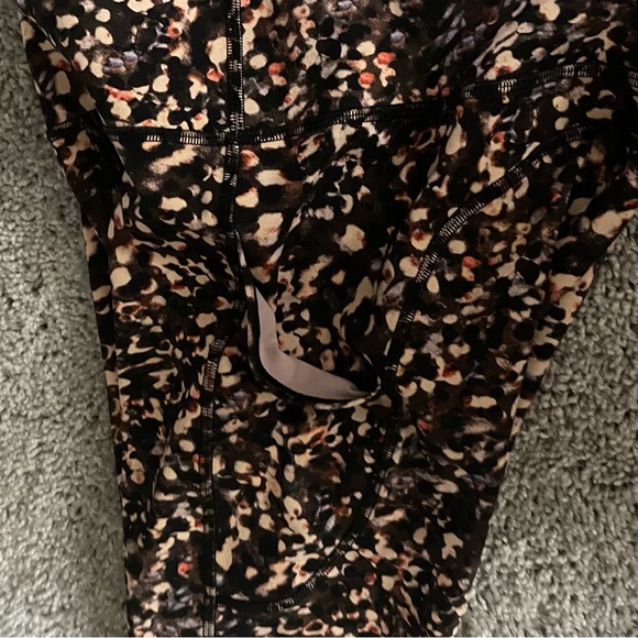 Lululemon Size 4 High Rise Leggings 25” Inseam Drawcord Sweat Wicking Pockets - Picture 9 of 9